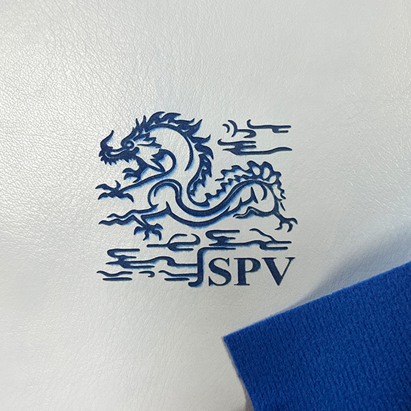 Yapışkanlı/yapışkansız parlak deri levhalar